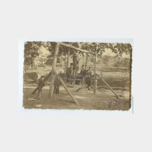 1925 Salıncakta Baylar Konulu Fotoğraf