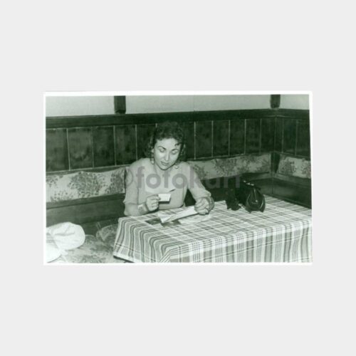 1950 Beyoğlu Foto Alev - Sanatçı Kadın Fotoğraf