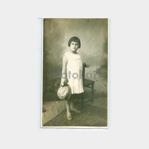 1930 Şapkalı Kız Çocuk Görünüş Fotoğraf