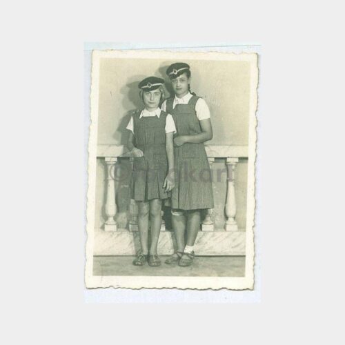 1940 Şapkalı Öğrenci Kızlar Fotoğraf