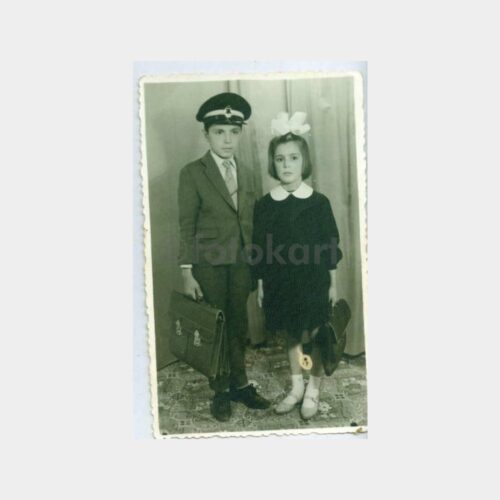 1966 Şapkalı Çantalı Okul Öğrencileri Fotoğraf