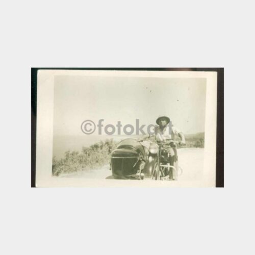 1940 Sepetli Motorsikletli Görünüş Fotoğraf