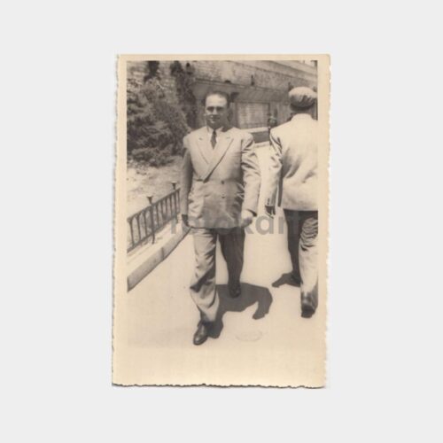 1944 Foto Sait - Taksim Meydanı Yürüyen Bay Konulu Fotoğraf