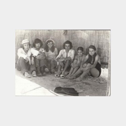 1970 Gençler Tatilde Konulu Fotoğraf