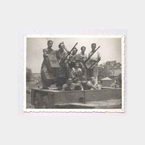 1940 Uçaksavar Askeri Topçu Arabasında Fotoğraf