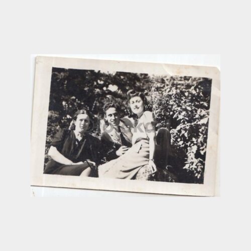 1942 Üsküdar Ev Bahçesinde Aile Fotoğraf
