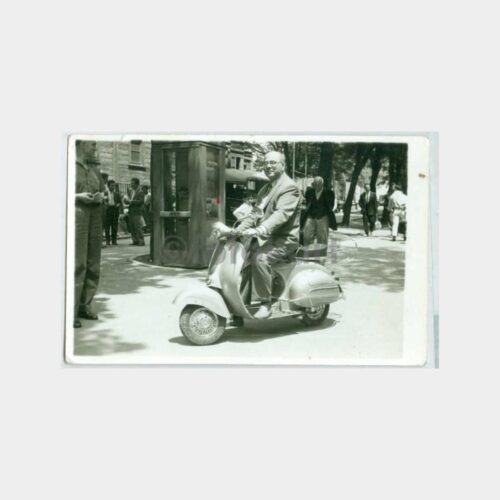 1970 Vespa Motorsikletli Bey Konulu Fotoğraf