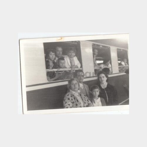 1966 Adapazarı Tren Vagon Önünde Yolcular Görünüş Fotoğraf