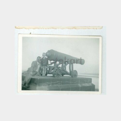 1940 Topçu Bataryası Önünde Fotoğraf