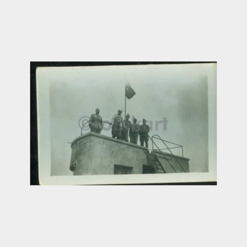 1940 Bayrak Altında Askerler Görünüş Kartpostal
