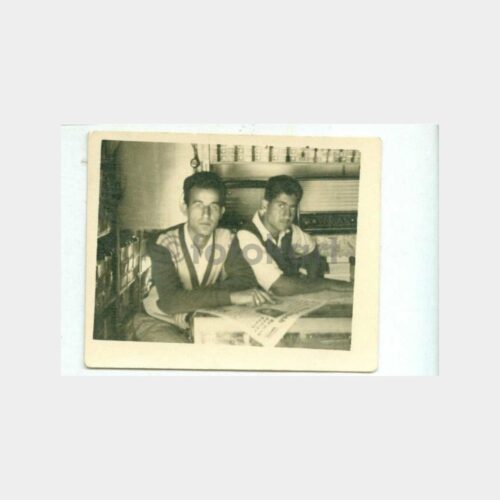 1960 Radyo Konulu - Gazete Okuyanlar Fotoğraf