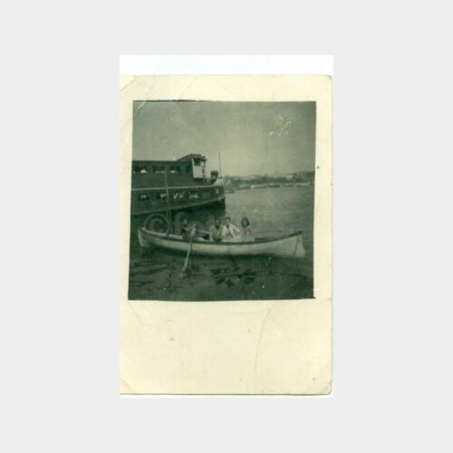 1950 İstanbul Sandalda Gençler Fotoğraf