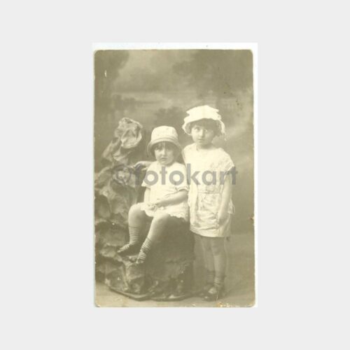 1928 Şapkalı Çocuklar Stüdyo Fotoğraf
