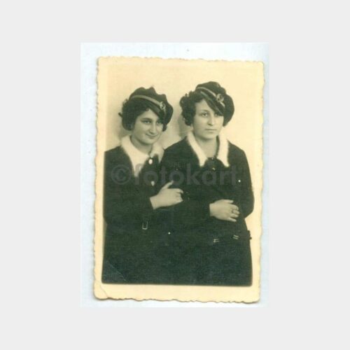 1938 Şapkalı Öğrenci Kızlar Konulu Fotoğraf