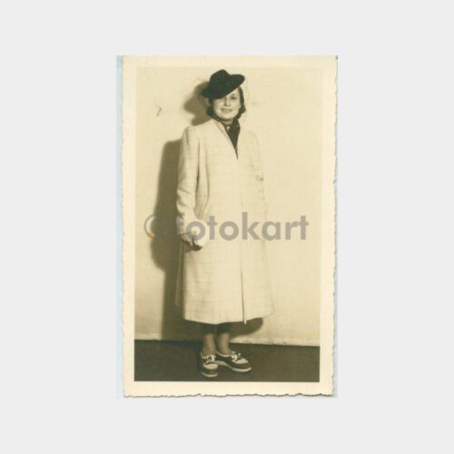 1946 Şapkalı Kadın - Stüdyo Fotoğraf