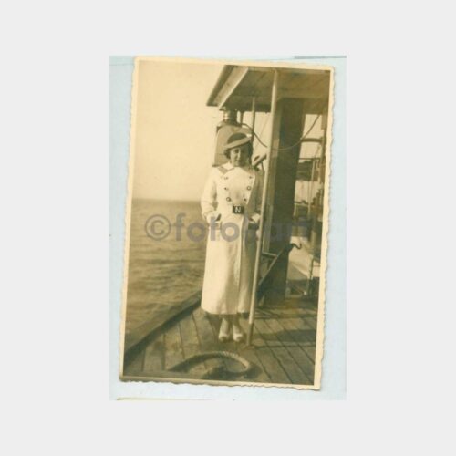 1930 Vapurda Şapkalı Kadın Görünüş Fotoğraf