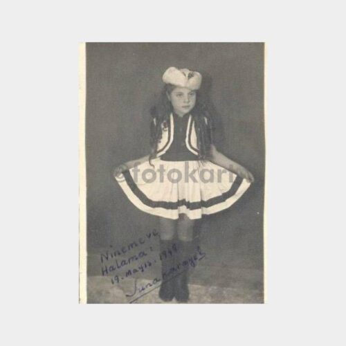 1948 Çok Şık Bir Küçük Kız Fotoğraf
