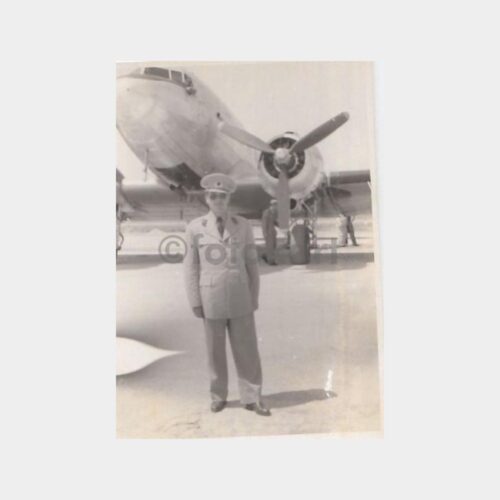 1960 Uçak Önünde Subay Konulu Fotoğraf