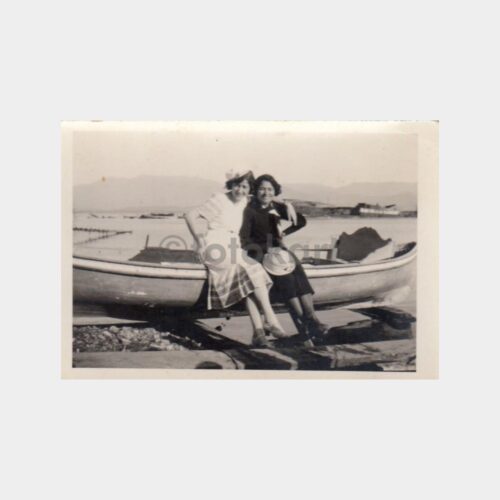 1934 Sahil Sandalda Kadınlar Fotoğraf