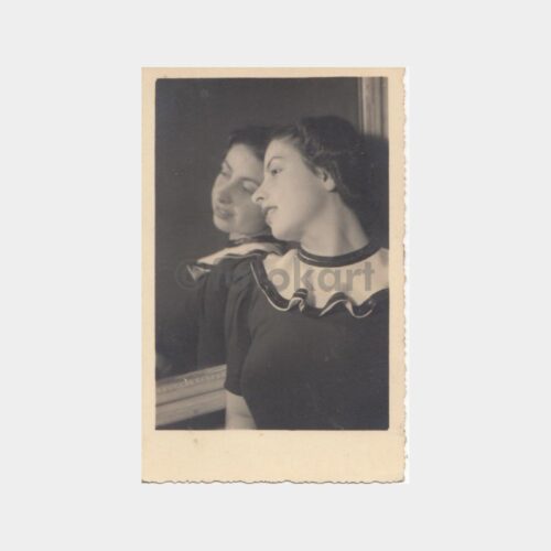 1939 Ayna Önünde Kadın Fotoğraf