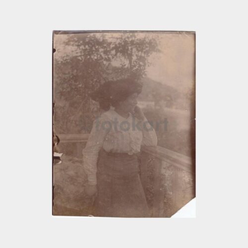 1930 Balkonda Kadın Fotoğraf