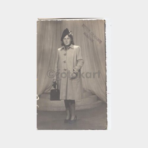 1950 Şapkalı Çantalı Kadın Konulu Stüdyo Fotoğraf