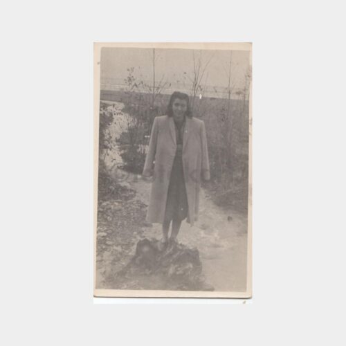 1940 Dış Mekan Kadın Manto Giyim Konulu Fotoğraf