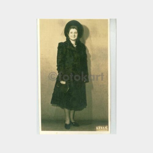 1940 Kürklü ve Şapkalı Kadın Fotoğraf