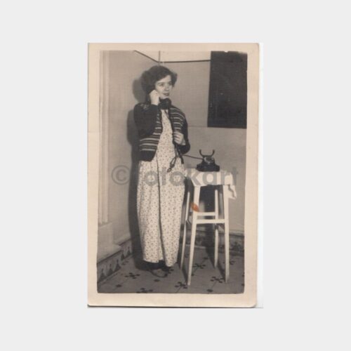 1949 Kadın ve Telefonu Konulu Fotoğraf
