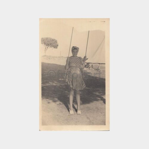 1942 Salıncakta Kadın Konulu Fotoğraf