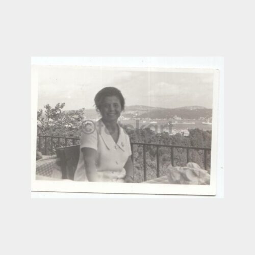 1950 Boğaziçi Manzaralı Balkonda Kadın Konulu Fotoğraf