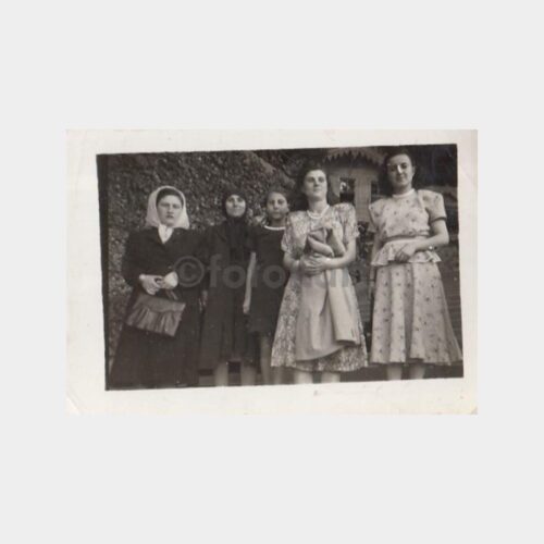 1940 Aynı Giysili Kadınlar Konulu Fotoğraf