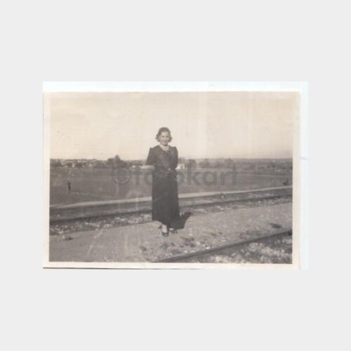 Demiryolu Kadın Konulu Fotoğraf