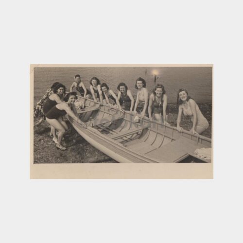 1948 Sandalda Mayolu Kadınlar Fotoğraf