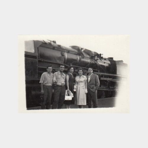 1940 Lokomotif Önünde Grup Tren Konulu Fotoğraf