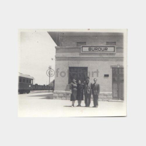 1950 Burdur Tren İstasyonunda Konulu Tebrik Fotoğraf