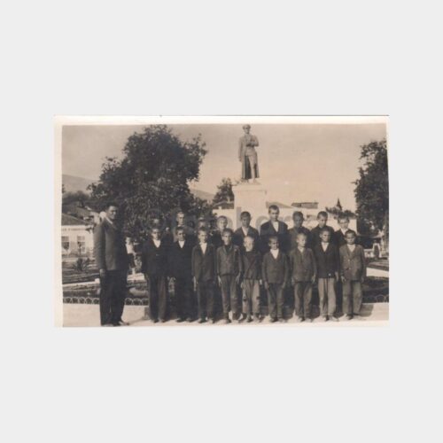 1932 Atatürk Anıtı Önünde Öğrenciler Fotoğraf