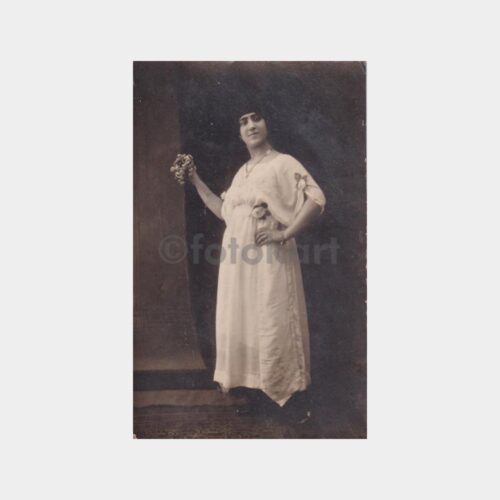 beyaz-fantezi-kadin