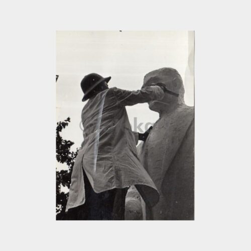 Ata Heykeli Yapan Heykeltraş Konulu Fotoğraf