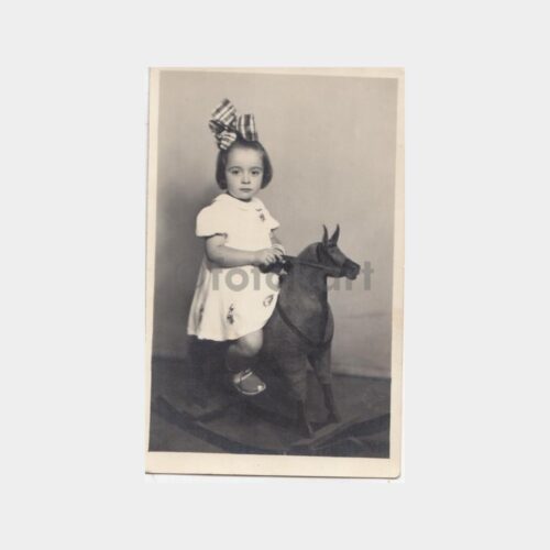 1950 Oyuncaklı Kız Stüdyo Fotoğraf