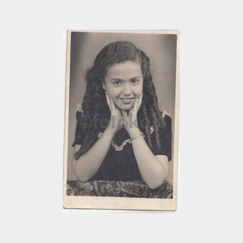 1940 Stüdyo Yeni Dünya - Örgü Saçlı Kız Fotoğraf