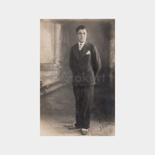 1932 Stüdyo - Mendilli Genç Fotoğraf