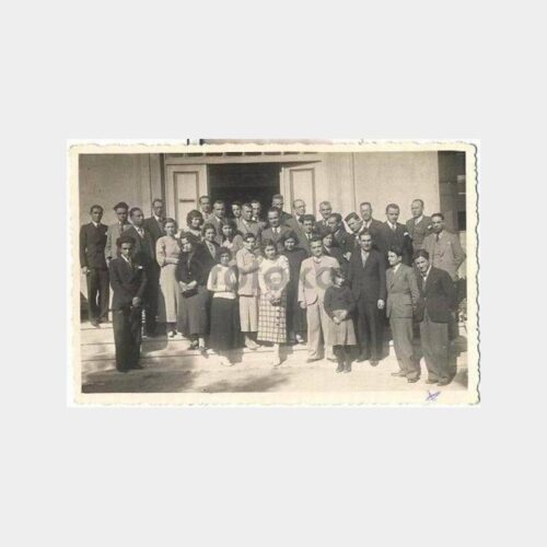 1936 Akhisar Bina Önünde Toplu Fotoğraf