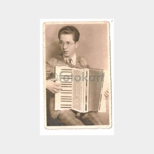 1941 Akordeon Çalan Genç Fotoğraf