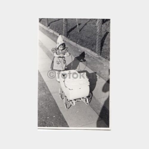 1939 Çocuk Arabası Konulu Fotoğraf