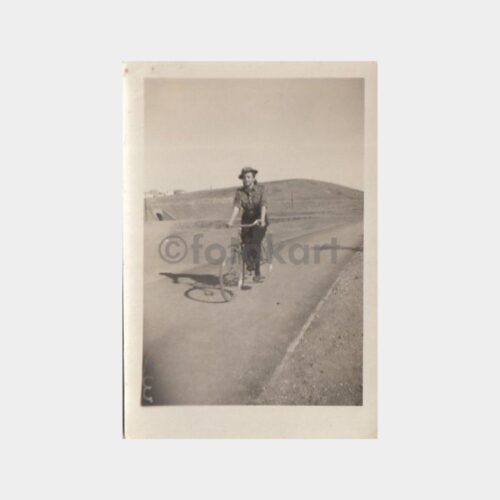 1940 Bisikletli İzci Kız Konulu Fotoğraf