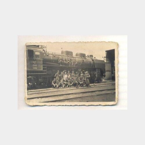 Lokomotif Önünde Çalışanlar Küçük Fotoğraf