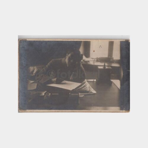 1930 Subay Görev Masasında Telefon Konulu Fotoğraf