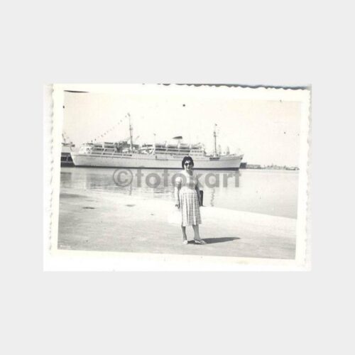 Vapur Önünde Fotoğraf