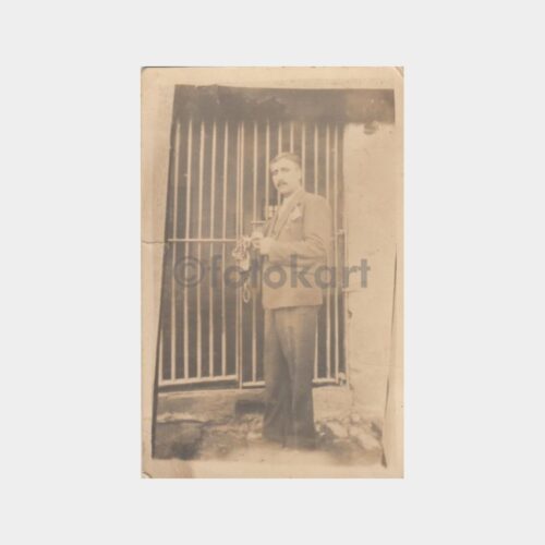 1940 Demir Kapı Önünde Bay Fotoğraf